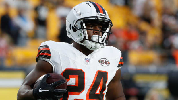 Browns running back Nick Chubb warms up before a game.